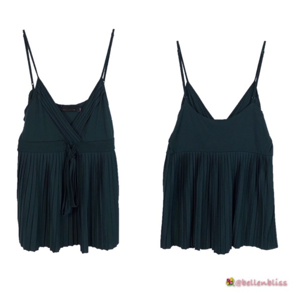 Sleeveless Pleated Tank, Size Large - Picture 3 of 5